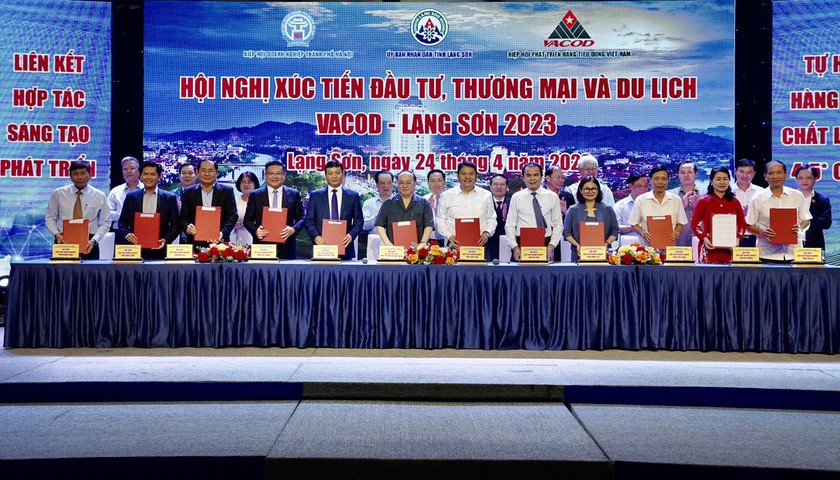 Hiệp hội doanh nghiệp tỉnh Lạng Sơn và 11 Hiệp hội doanh nghiệp các tỉnh, thành phố trong cả nước ký kết thỏa thuận hợp tác chung